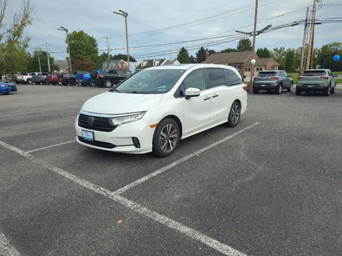 Used 2023 Honda Odyssey Touring image 3