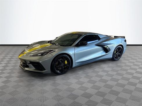 Used 2022 Chevrolet Corvette Stingray Premium Conv w/ Z51 Performance Package RWD image 3