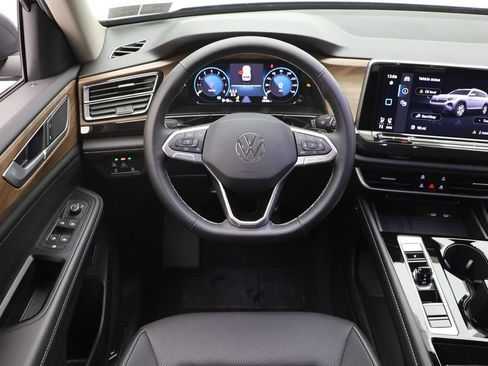 Used 2025 Volkswagen Atlas SE image 14