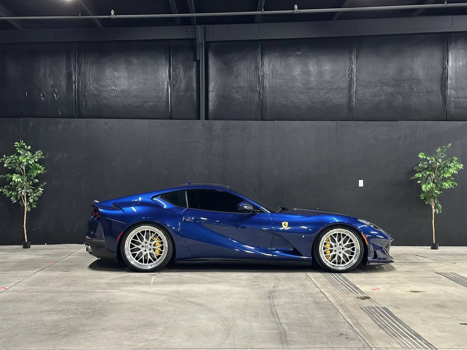 Used 2018 Ferrari 812 Superfast RWD image 27