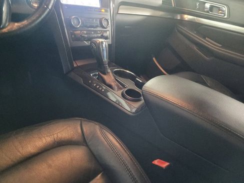 Used 2018 Ford Explorer XLT w/ Equipment Group 202A image 26