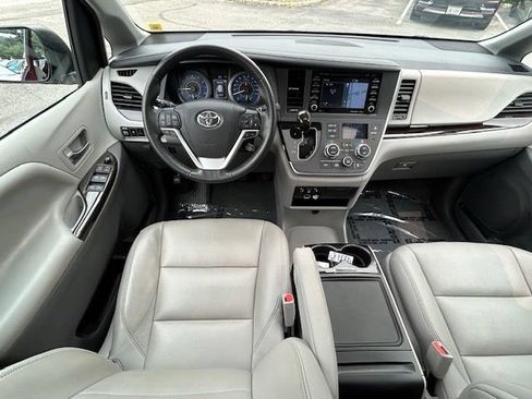 Used 2020 Toyota Sienna XLE w/ XLE Navigation Package AWD/4WD image 17