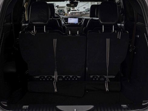 Used 2023 Chrysler Pacifica Touring-L w/ S Appearance Package image 34