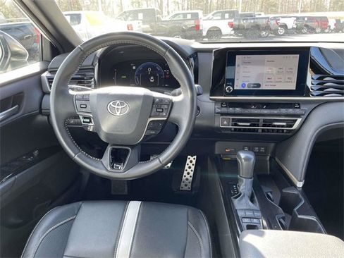 Used 2025 Toyota Camry SE image 14