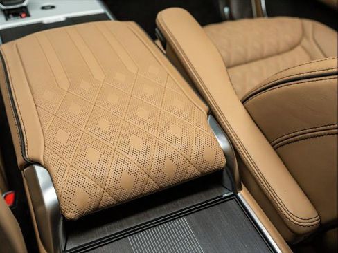 New 2025 Land Rover Range Rover Long Wheelbase Autobiography image 37