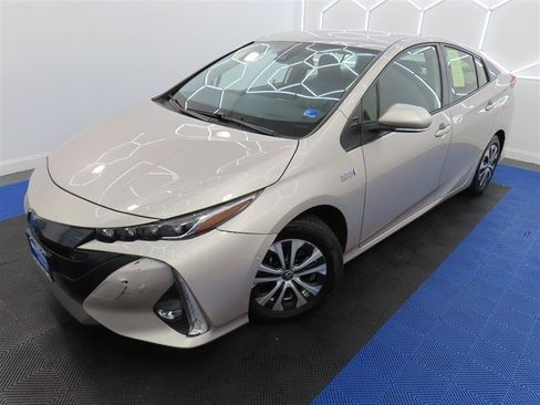 Used 2021 Toyota Prius Prime Limited FWD image 4