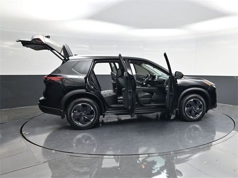 Used 2024 Nissan Rogue SV w/ SV Premium Package image 59