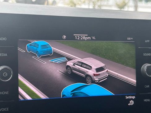 New 2026 Volkswagen Taos SE FWD image 14