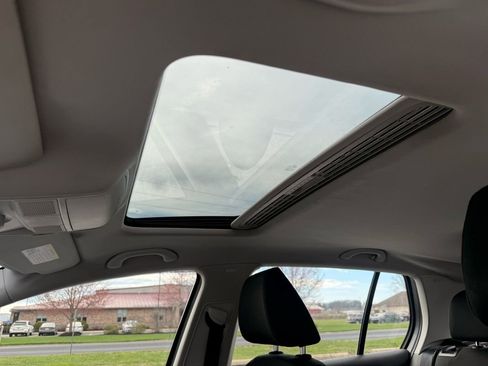 Used 2014 Volkswagen Golf TDI image 24