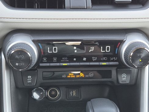 Used 2023 Toyota RAV4 XLE w/ Convenience Package image 32