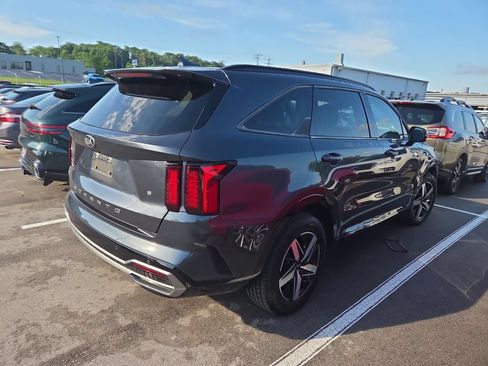 Used 2021 Kia Sorento S w/ Panoramic Sunroof Package FWD image 4