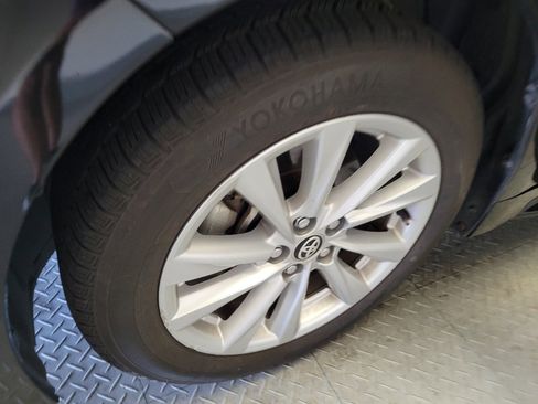 Used 2022 Toyota Corolla LE FWD image 31