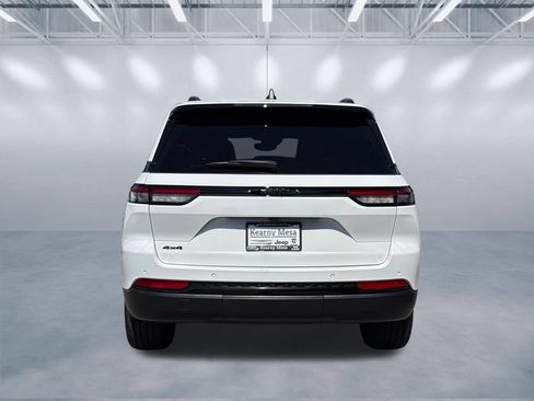 Certified 2024 Jeep Grand Cherokee Altitude AWD/4WD image 5