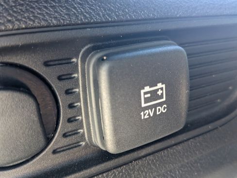 Used 2025 Jeep Grand Cherokee Altitude image 14