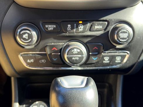 Used 2015 Jeep Cherokee Trailhawk w/ Comfort/Convenience Group image 20