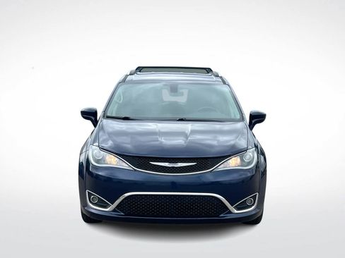 Used 2018 Chrysler Pacifica Touring-L Plus FWD image 3