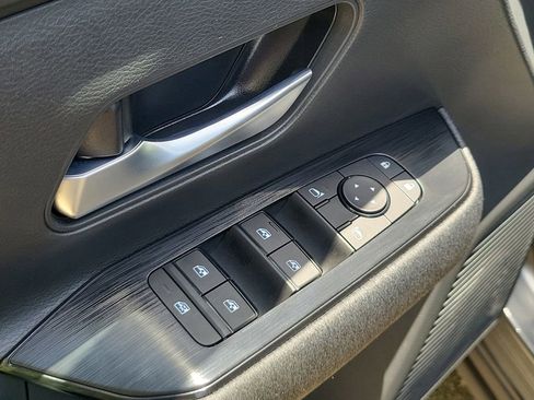 Certified 2025 Nissan Kicks SV FWD image 18
