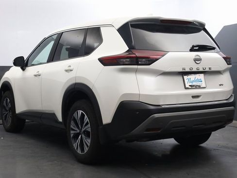 Used 2023 Nissan Rogue SV image 6