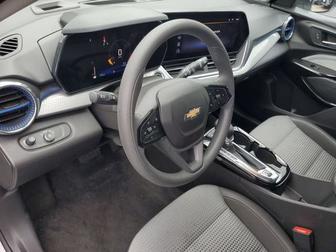 Used 2025 Chevrolet Trax LT FWD image 13