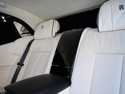 Certified 2022 Rolls-Royce Phantom Extended Wheelbase w/ The Phantom Package RWD image 27