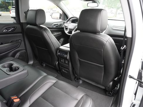 Certified 2019 GMC Acadia SLT w/ Black Edition FWD image 12