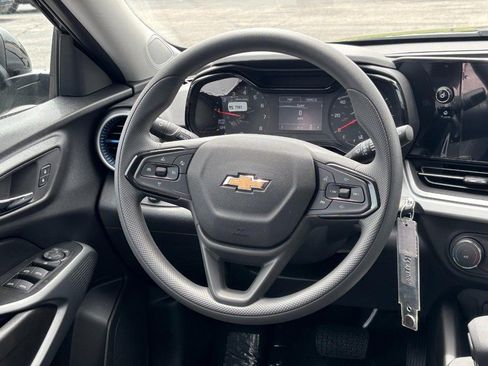 New 2026 Chevrolet Trax LS w/ LS Convenience Package FWD image 7
