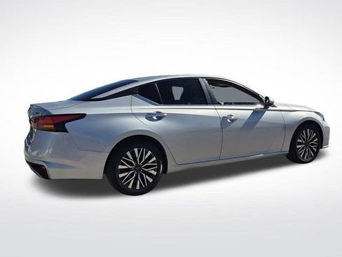 Used 2023 Nissan Altima 2.5 SV image 9