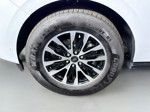 Used 2025 Ford Expedition Platinum AWD/4WD image 38
