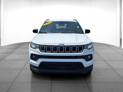 Used 2024 Jeep Compass Latitude AWD/4WD image 2