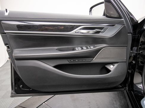 Used 2020 BMW 740i xDrive AWD/4WD image 25