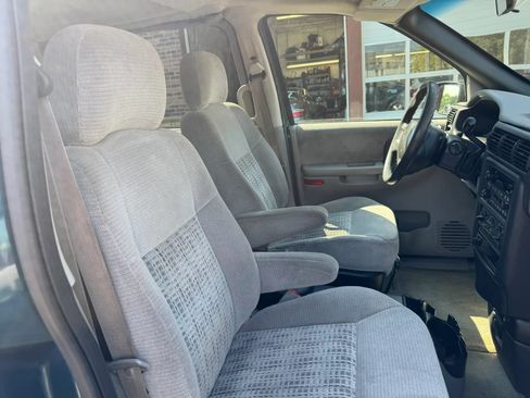 Used 2002 Chevrolet Venture LS FWD image 39