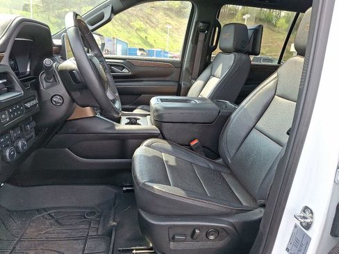 Used 2024 Chevrolet Suburban High Country w/ Advanced Technology Package AWD/4WD image 15