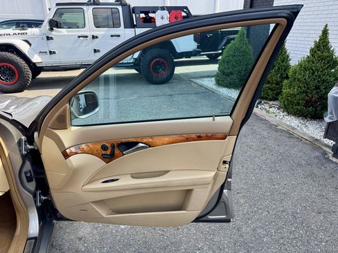 Used 2008 Mercedes-Benz E 350 4MATIC Sedan image 24
