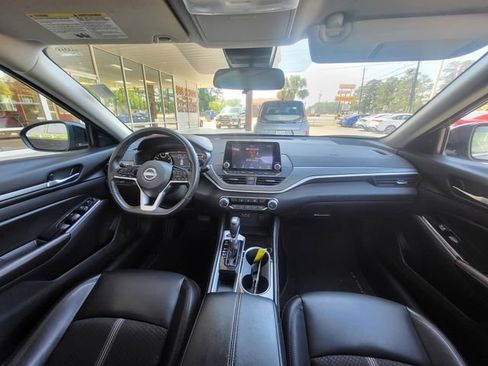 Used 2025 Nissan Altima 2.5 SR FWD image 14
