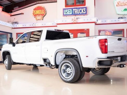 Used 2022 Chevrolet Silverado 3500 LT w/ Convenience Package image 4
