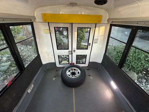 Used 2014 Chevrolet Express 3500 image 9