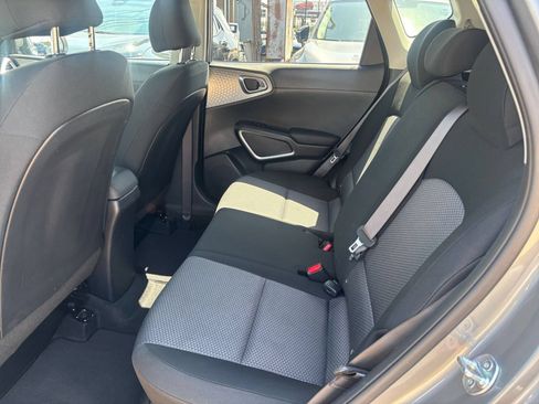 Used 2025 Kia Soul LX w/ LX Technology Package FWD image 22