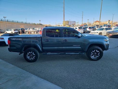 Used 2016 Toyota Tacoma TRD Off-Road image 6