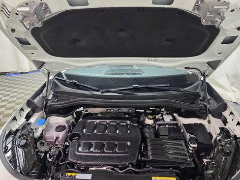 Certified 2025 Volkswagen Tiguan SE image 38