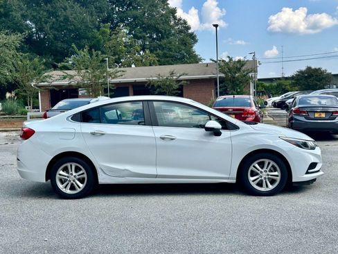 Used 2017 Chevrolet Cruze LT w/ Convenience Package FWD image 8