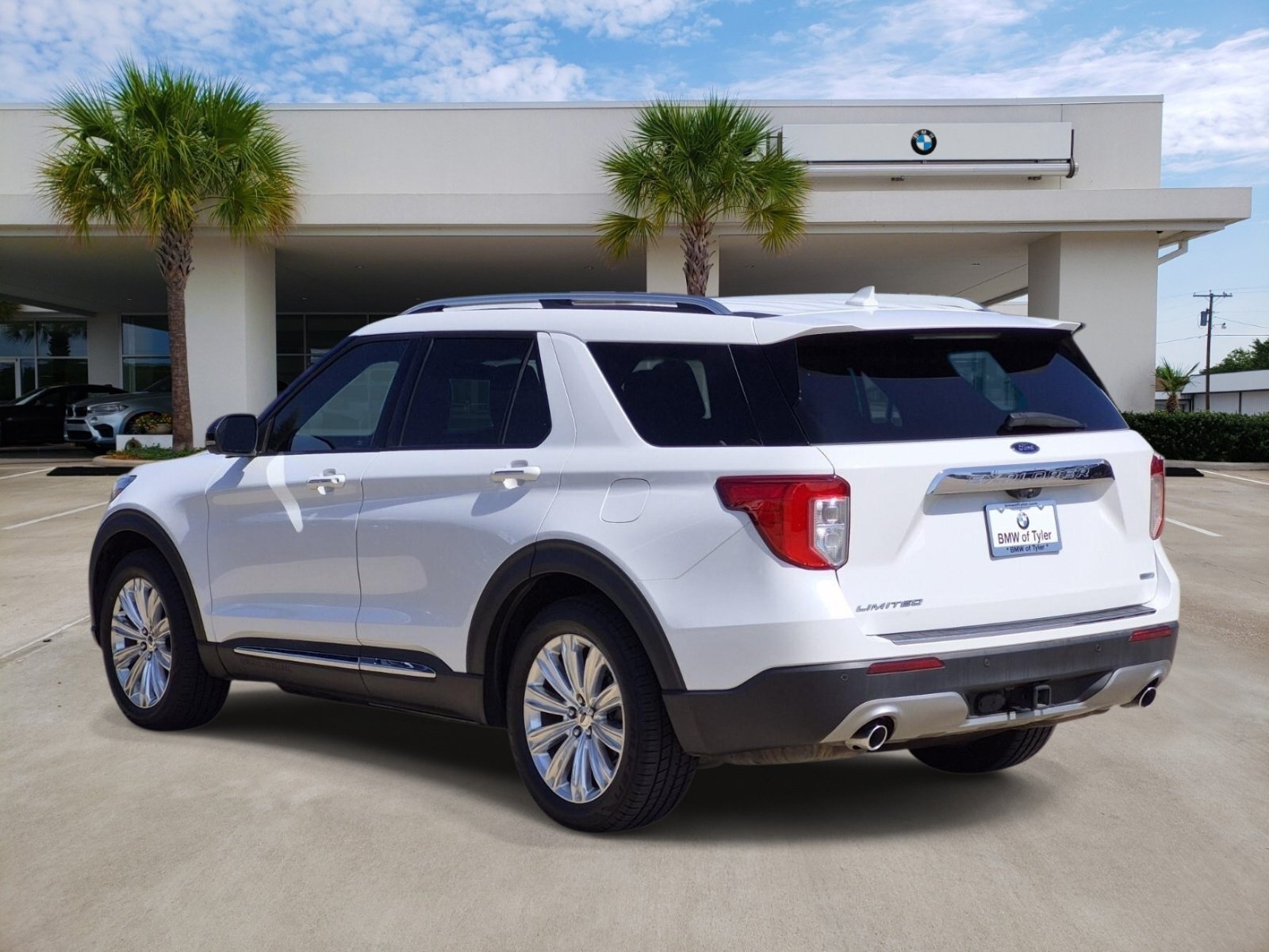 Used 2020 Ford Explorer Limited w/ Class III Trailer Tow Package RWD image 4
