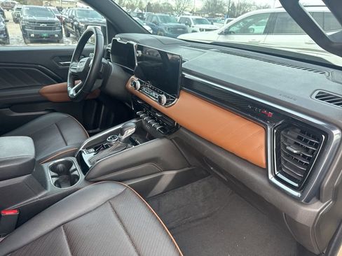 Used 2023 GMC Canyon AT4 w/ AT4 Premium Package image 12