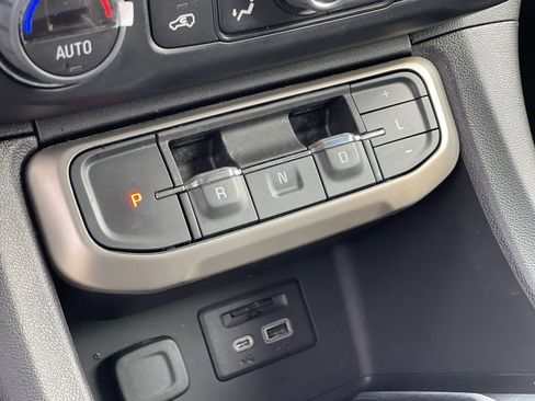 Used 2022 GMC Acadia Denali w/ Denali Ultimate Package image 16