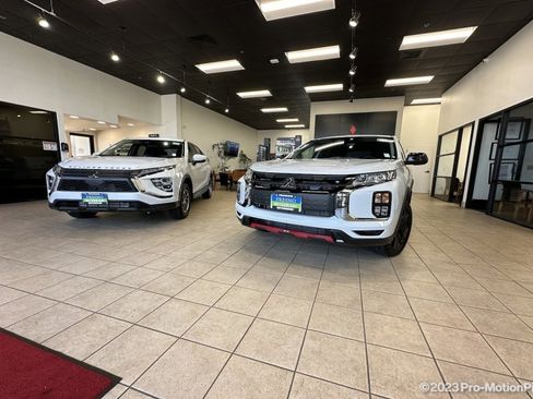 Used 2025 Mitsubishi Eclipse Cross Black Edition image 42