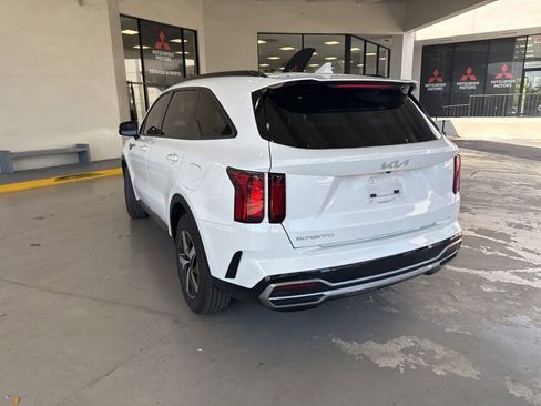 Certified 2023 Kia Sorento S FWD image 8