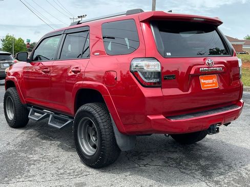 Used 2020 Toyota 4Runner SR5 AWD/4WD image 6