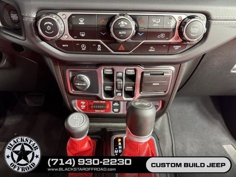 Used 2025 Jeep Wrangler Unlimited Rubicon AWD/4WD image 28