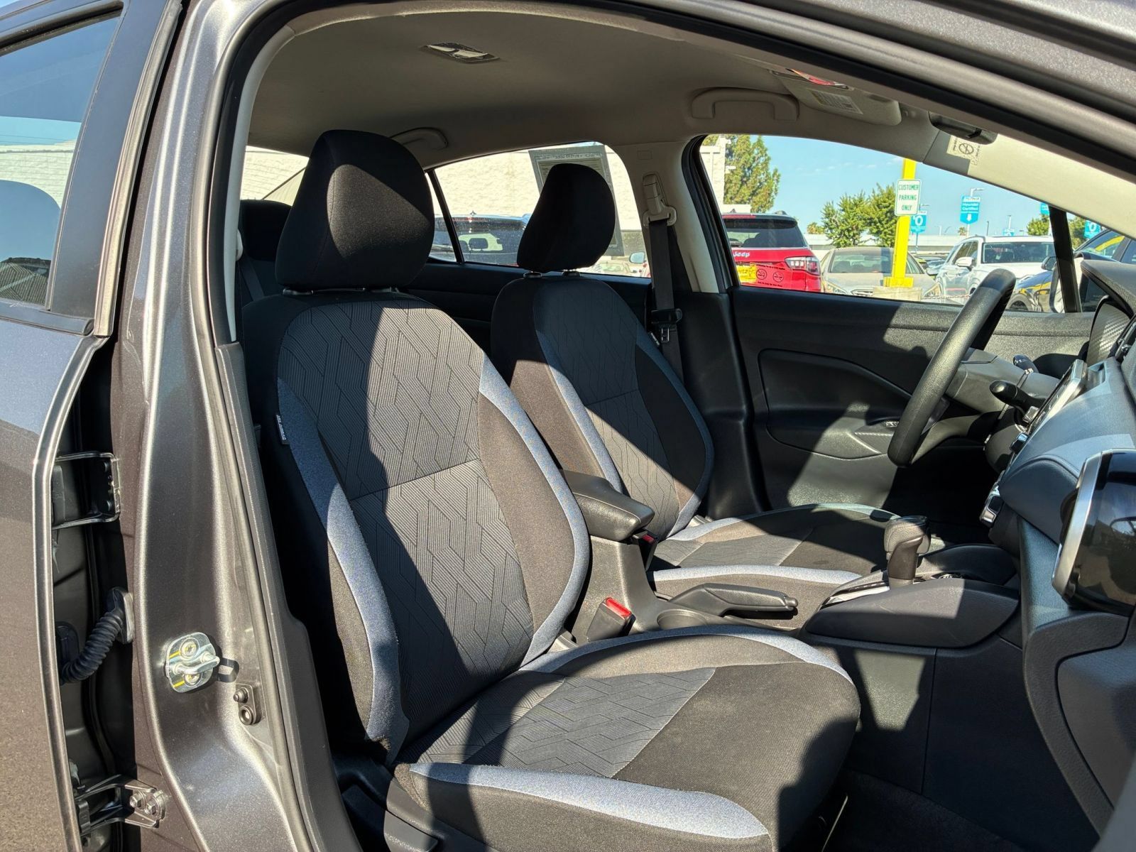 Used 2025 Nissan Versa SV FWD image 33