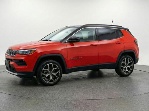 Used 2025 Jeep Compass Limited image 3