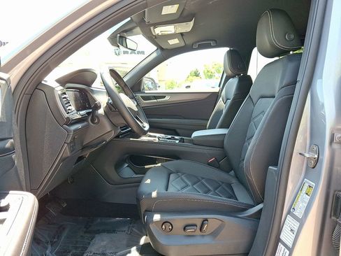 Used 2025 Volkswagen Atlas Cross Sport SE AWD/4WD image 13